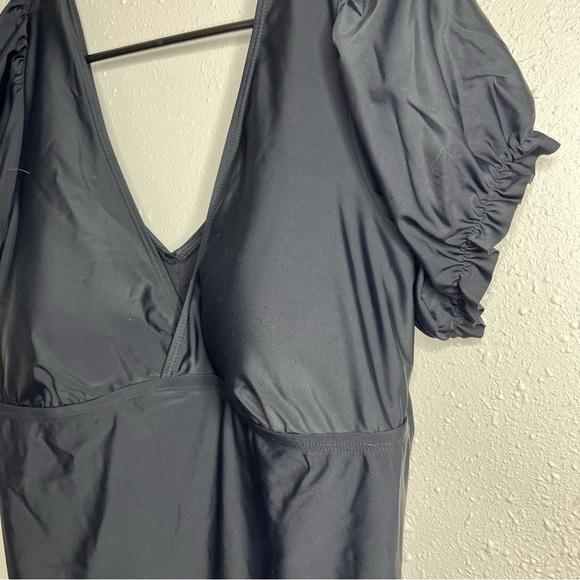 Torrid Swimsuit 2X One Piece Black Puff Short Sleeves Retro Inspired Wireless - Picture 4 of 7